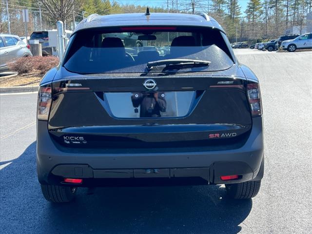 2025 Nissan Kicks SR