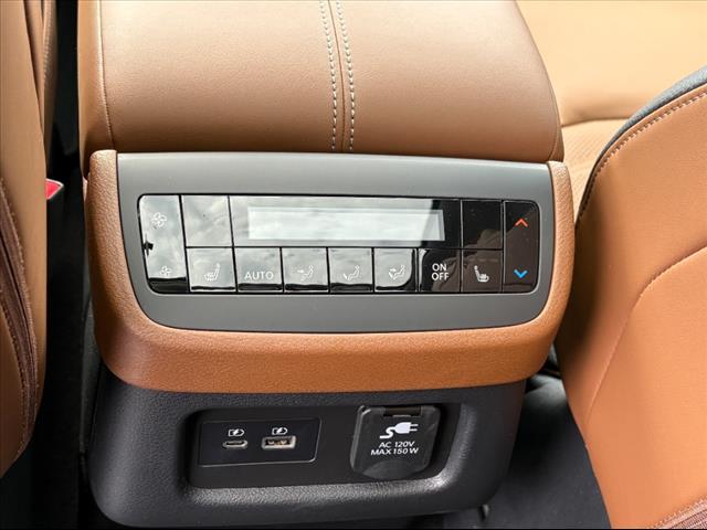 2025 Nissan Pathfinder Platinum