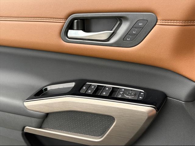2025 Nissan Pathfinder Platinum