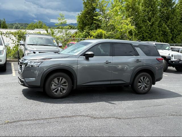 2025 Nissan Pathfinder S