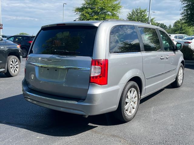 2016 Chrysler Town and Country Touring