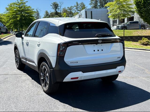 2025 Nissan Kicks SV