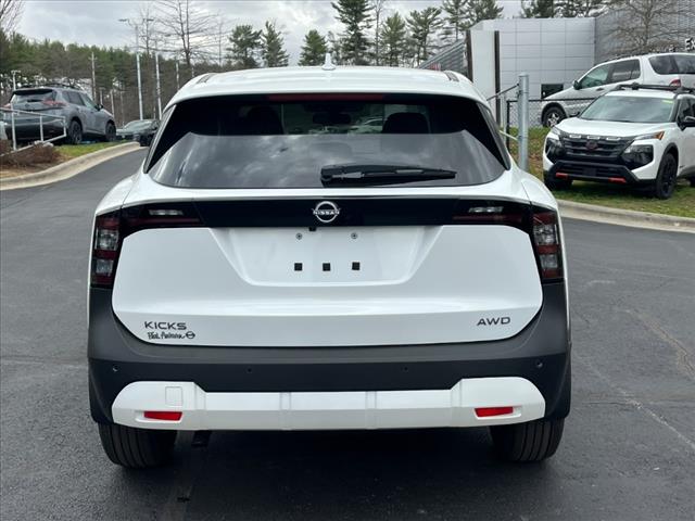 2025 Nissan Kicks SV