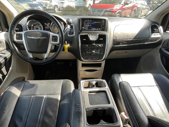 2016 Chrysler Town and Country Touring