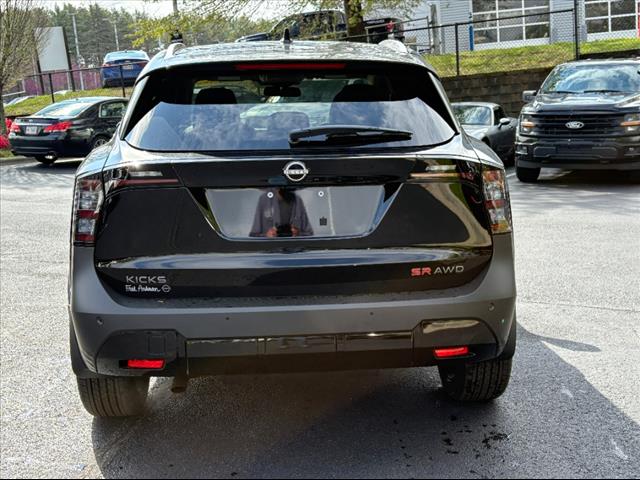 2025 Nissan Kicks SR