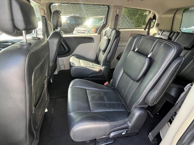 2016 Chrysler Town and Country Touring