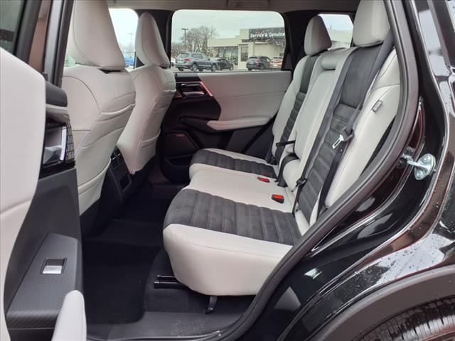 2025 Mitsubishi Outlander SE Tech Pkg AW