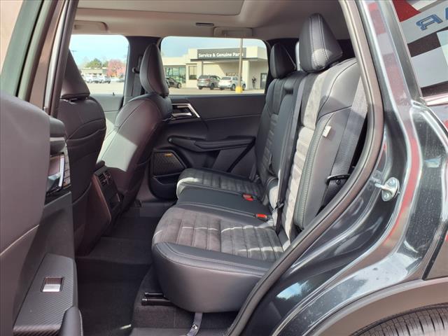 2025 Mitsubishi Outlander SE Tech Pkg AW