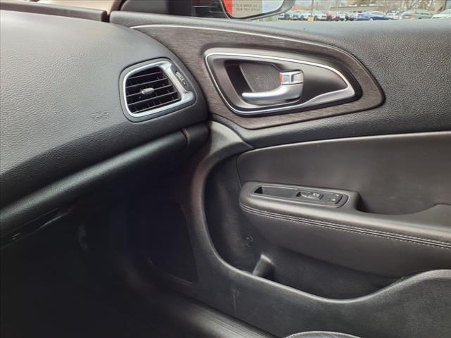 2017 Chrysler 200 Limited Platinum