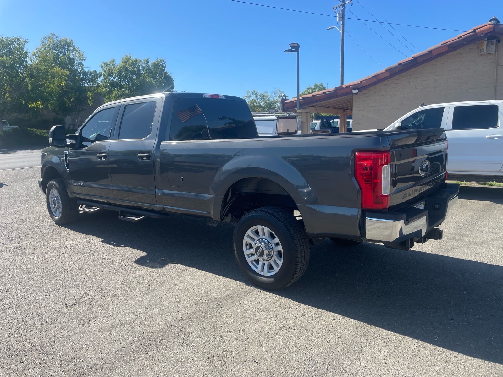 View vehicle photo 3