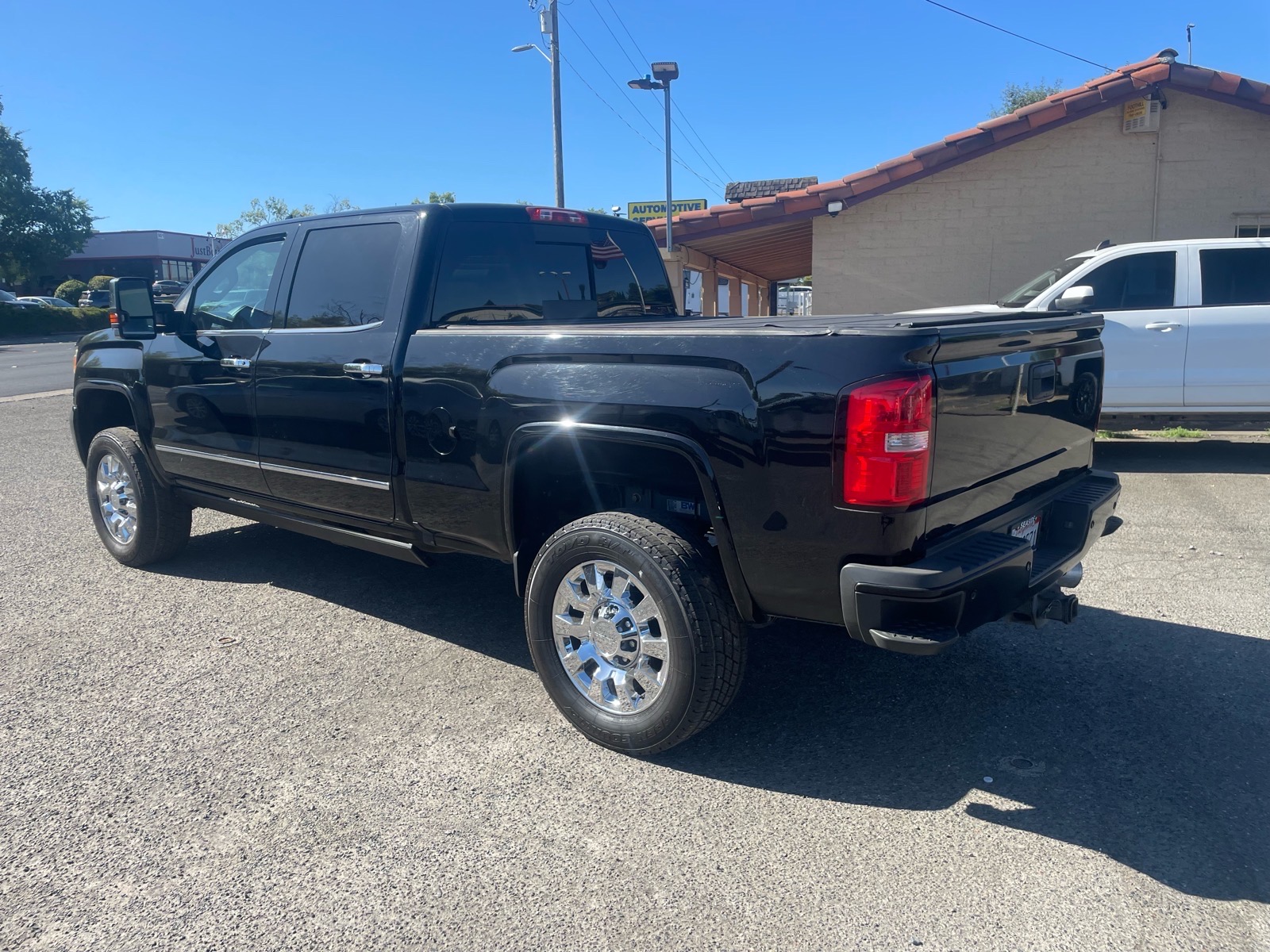 View vehicle photo 3