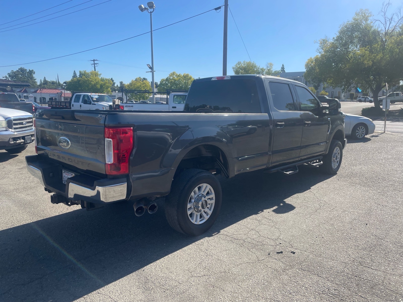 View vehicle photo 4
