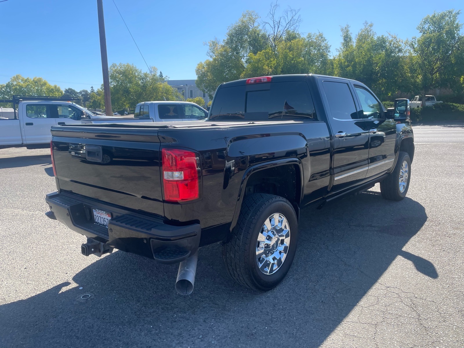 View vehicle photo 4