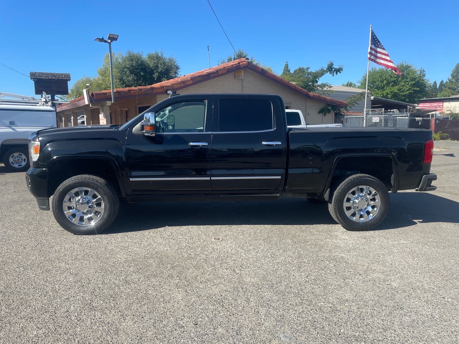 View vehicle photo 7