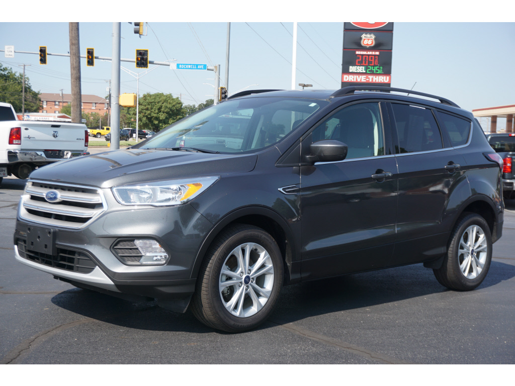 2018 Ford Escape SE - main photo