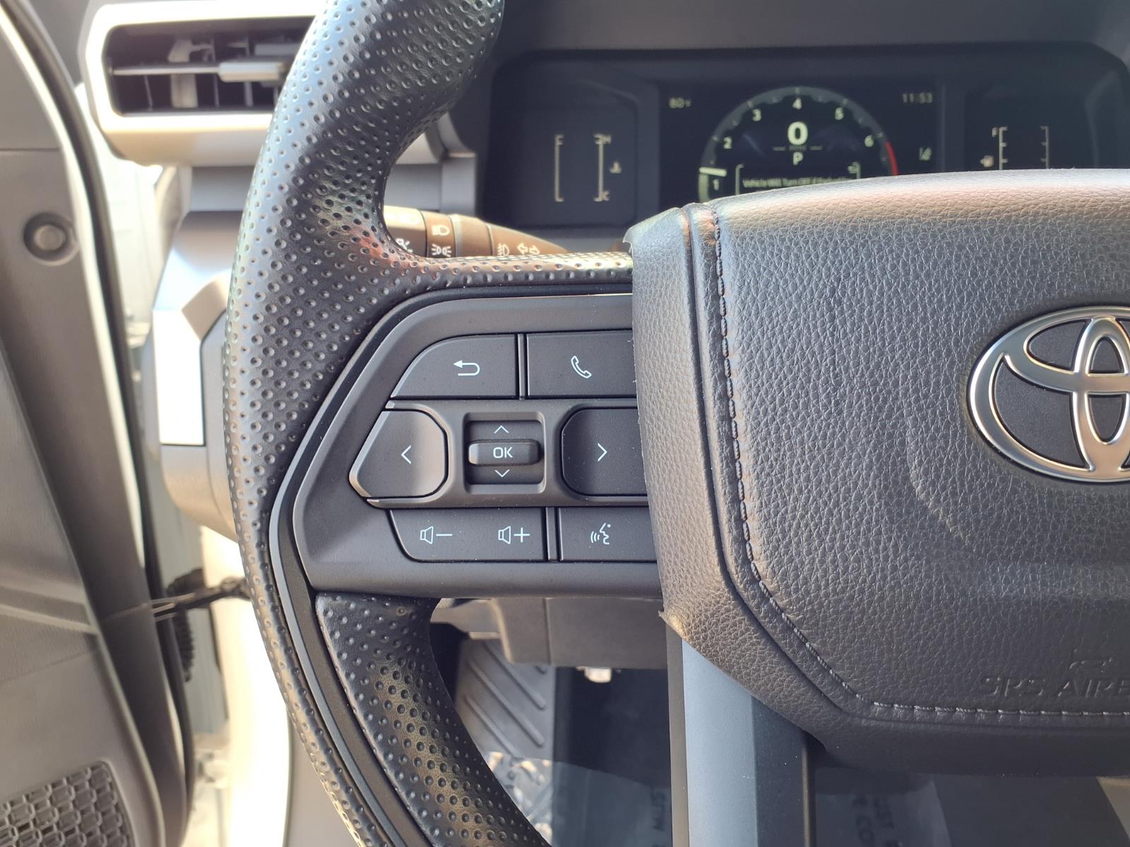 2025 Toyota Tacoma SR5 - Photo 10