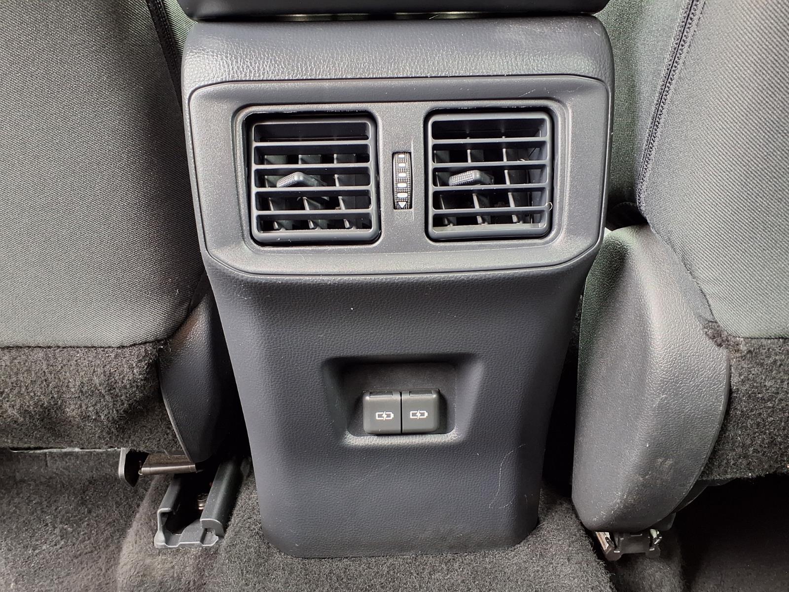 2025 Toyota RAV4 XLE - Photo 13