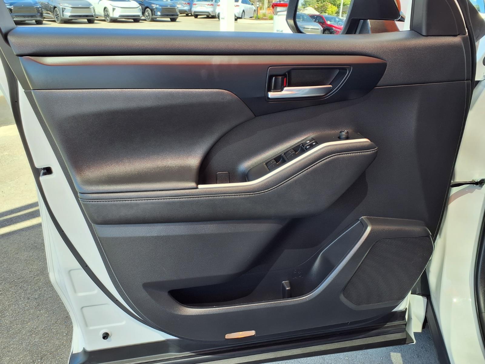 Used 2023 Toyota Highlander SUV
