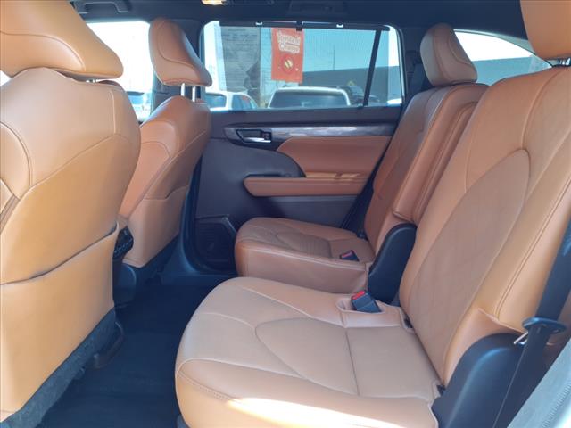 2022 Toyota Highlander Platinum
