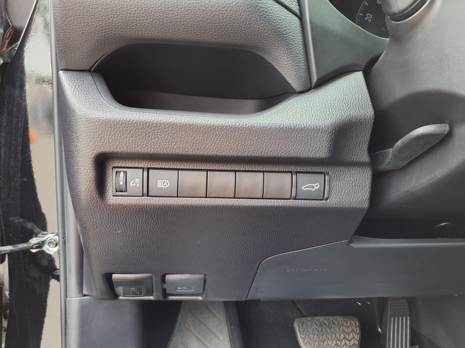 2025 Toyota RAV4 XLE - Photo 19