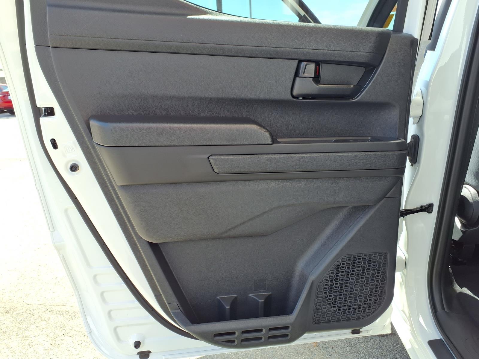 2025 Toyota Tacoma SR5 - Photo 19