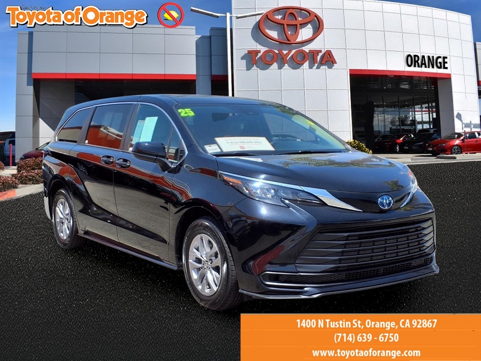 2025 Toyota Sienna LE 8-Passenger Hybrid FWD's photo