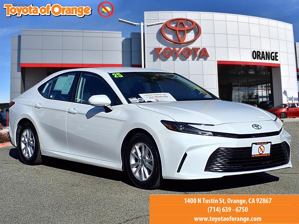 2025 Toyota Camry LE's photo