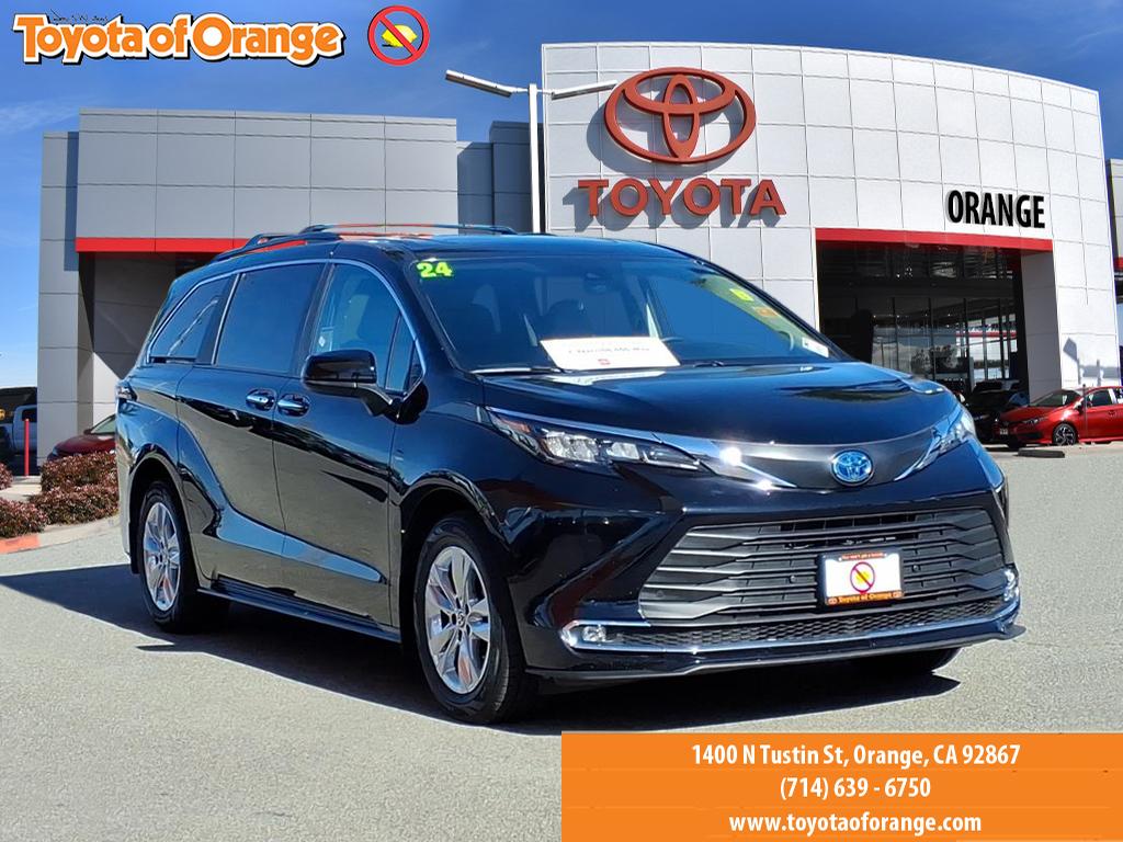 2024 Toyota Sienna XLE's photo