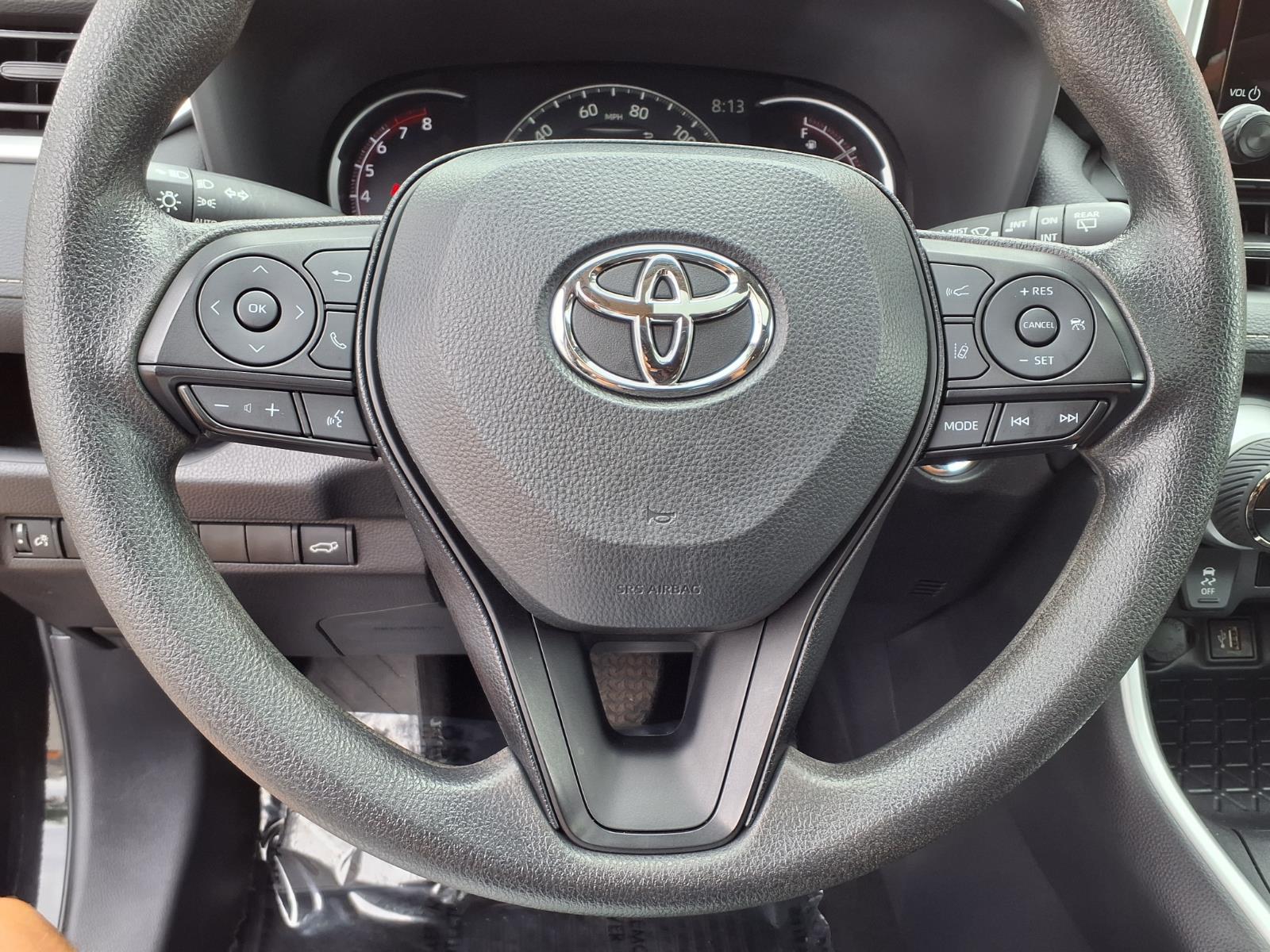 2025 Toyota RAV4 XLE - Photo 21