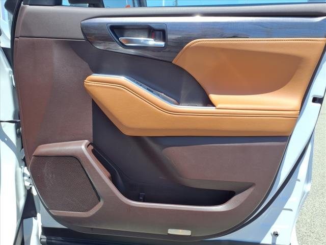 2022 Toyota Highlander Platinum