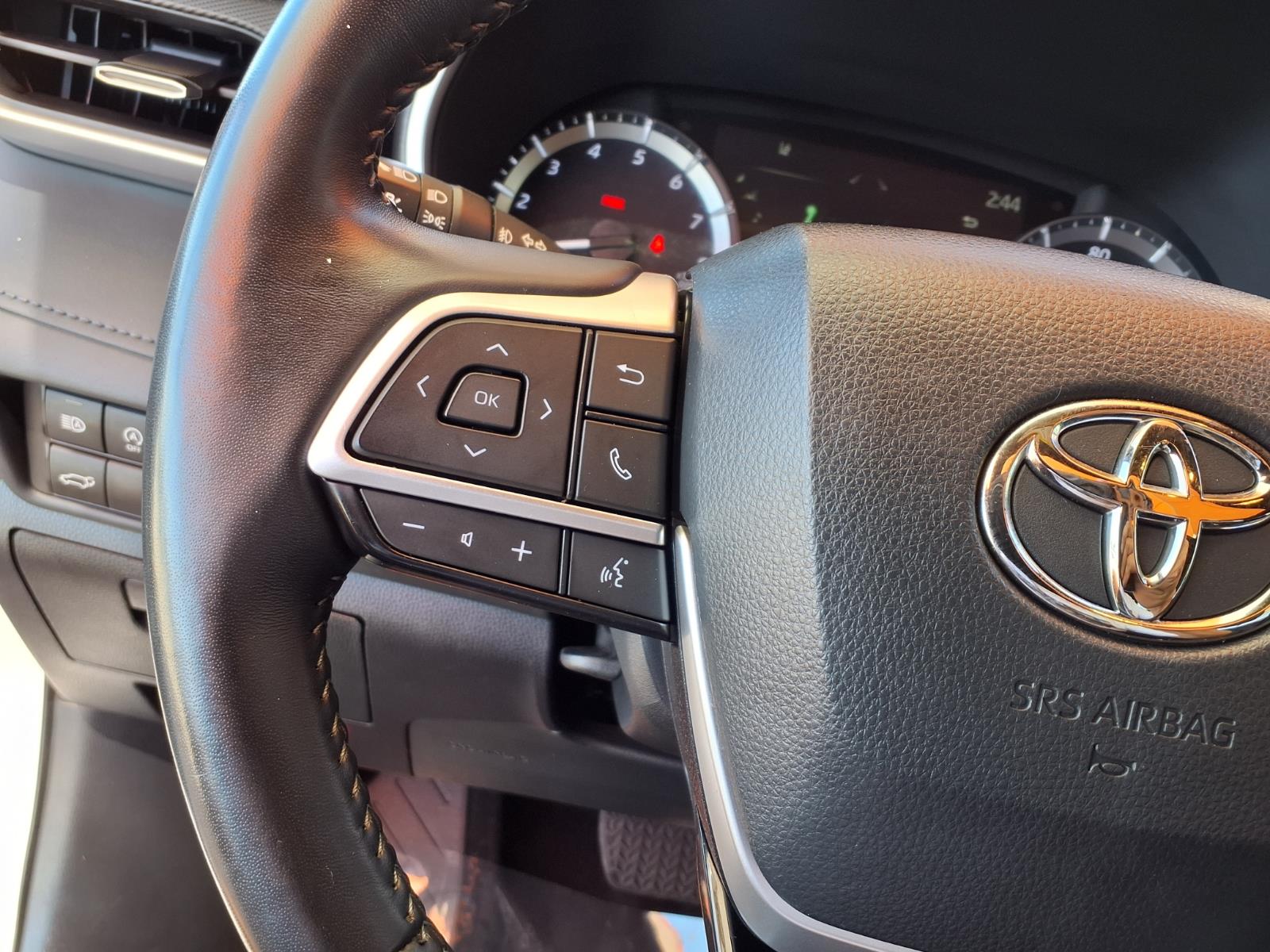 Used 2023 Toyota Highlander SUV