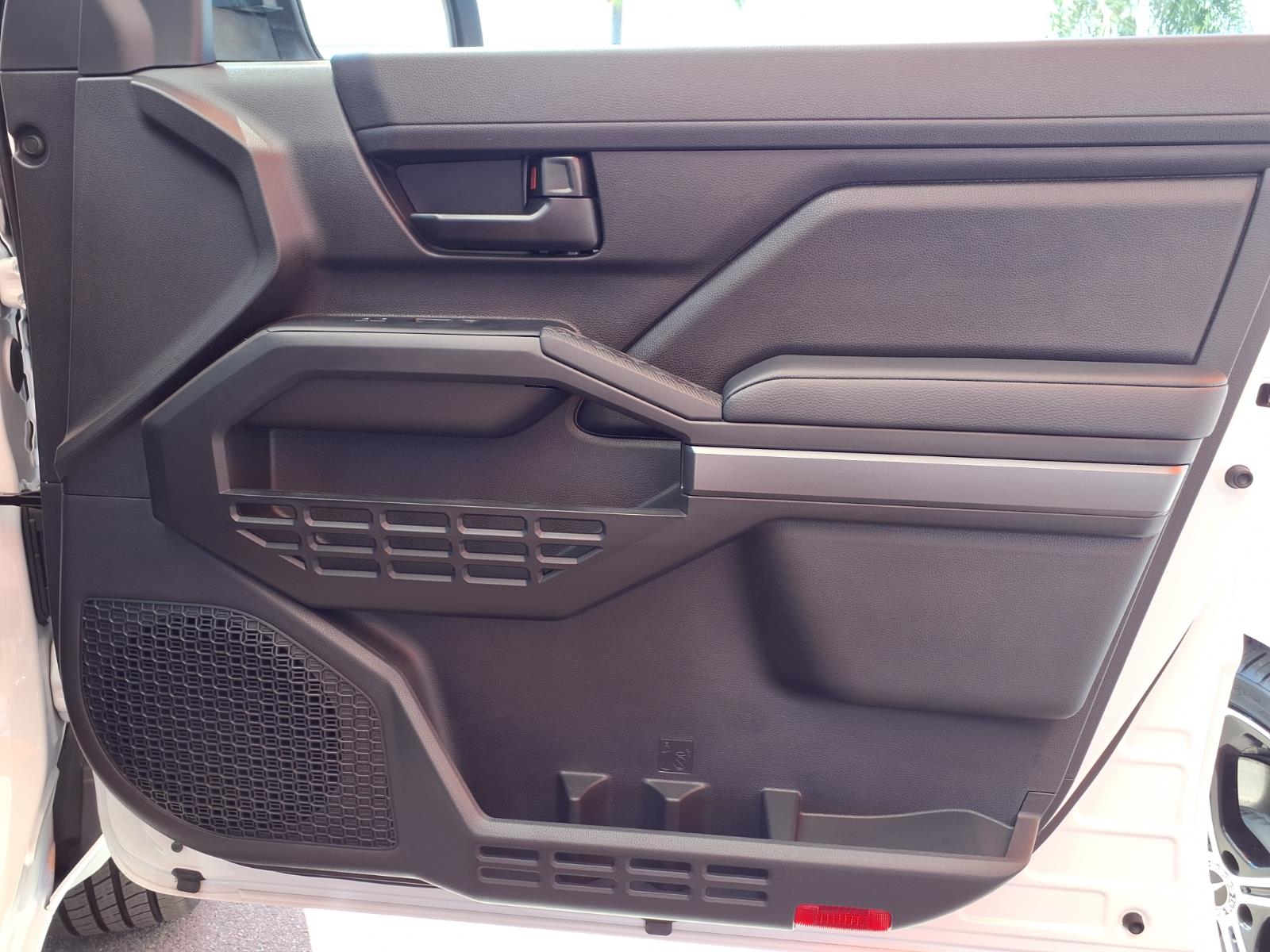 2025 Toyota Tacoma SR5 - Photo 24