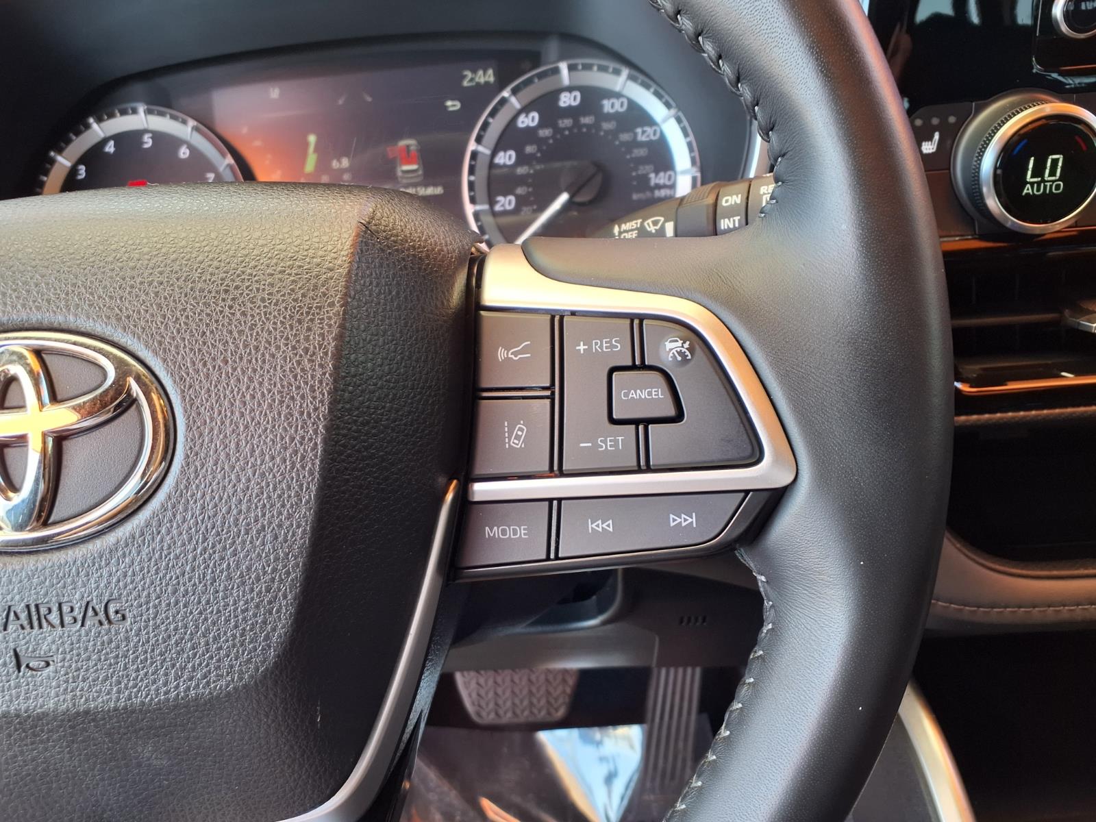 Used 2023 Toyota Highlander SUV