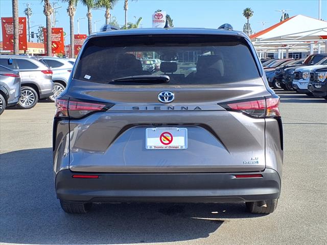 2021 Toyota Sienna LE 8-Passenger