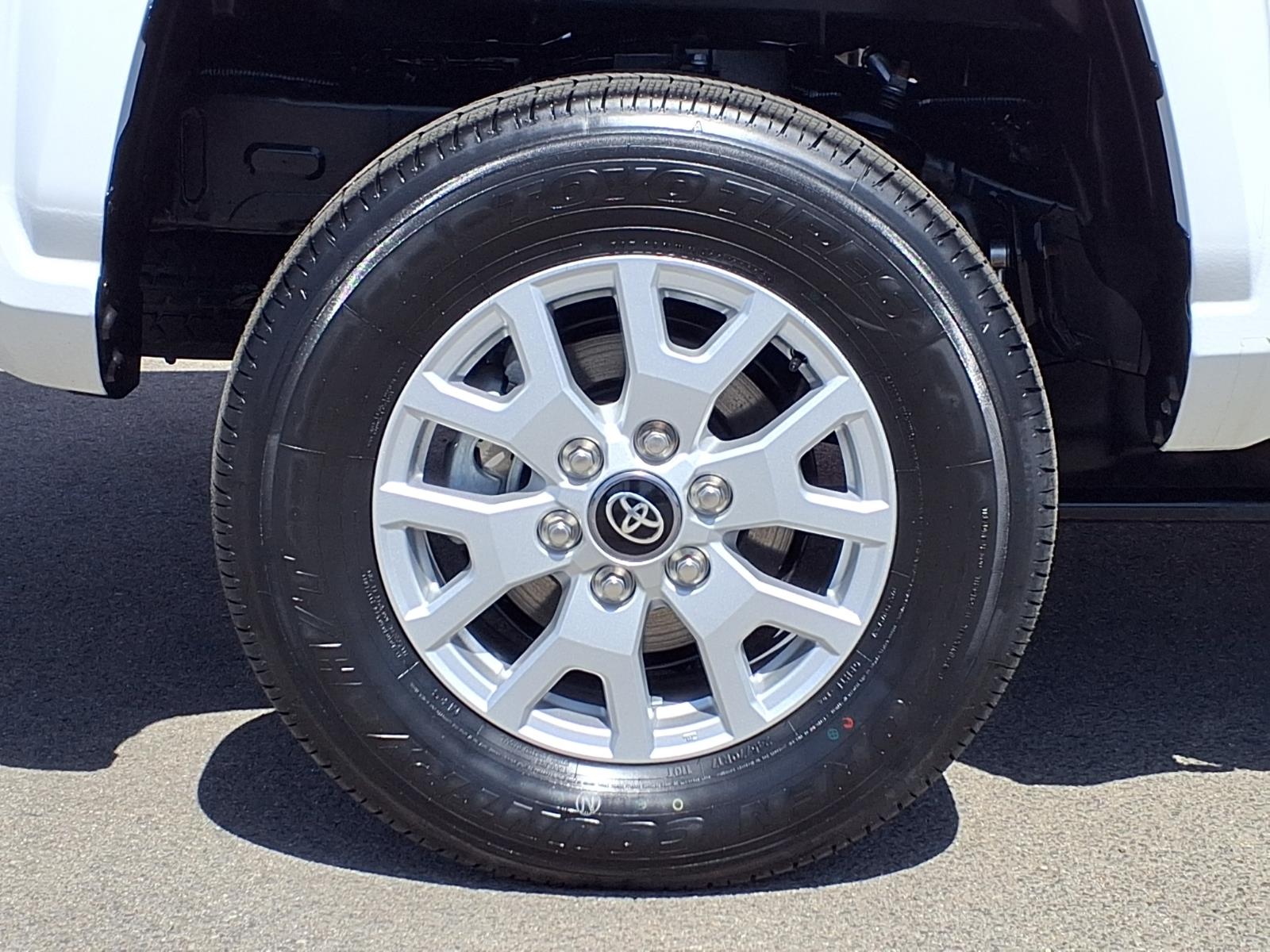 2025 Toyota Tacoma SR5 - Photo 7