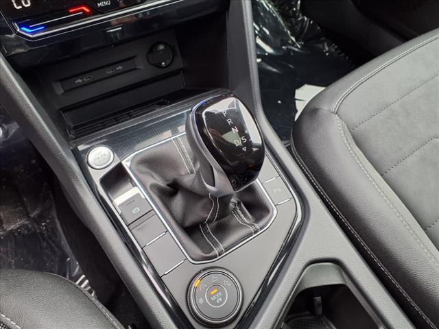 2025 Volkswagen Taos 1.5T SE Black