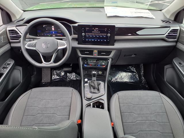 2025 Volkswagen Taos 1.5T SE Black