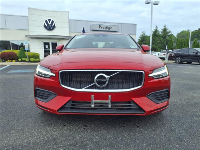 2020 Volvo S60 T6 Momentum