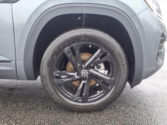 2025 Volkswagen Atlas Cross Sport 2.0T SEL R-Line Black