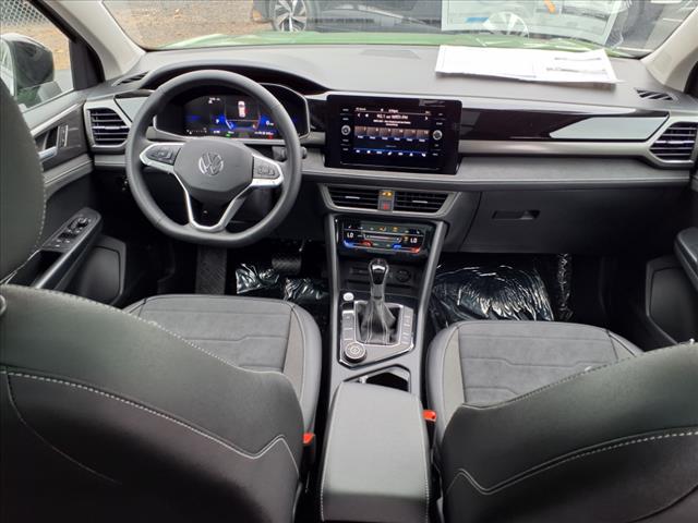 2025 Volkswagen Taos 1.5T SE Black