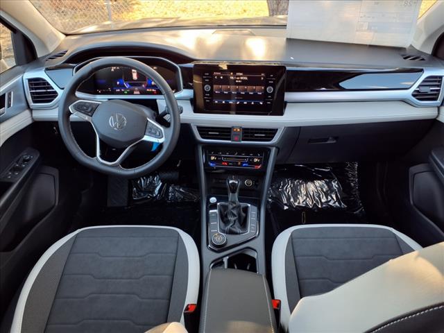 2025 Volkswagen Taos 1.5T SE