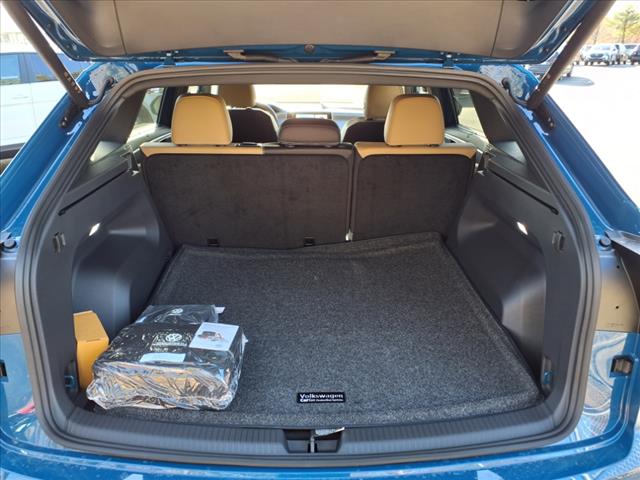 2025 Volkswagen Atlas Cross Sport 2.0T SE w/ Technology