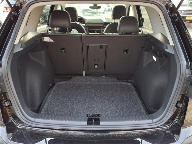 2025 Volkswagen Taos 1.5T SE Black