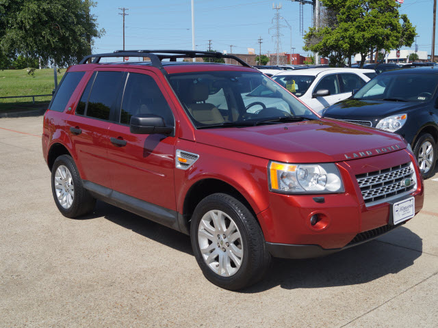 Preowned 2008 Land Rover LR2 SE for sale by Chuck Fairbanks Chevrolet in DeSoto, TX