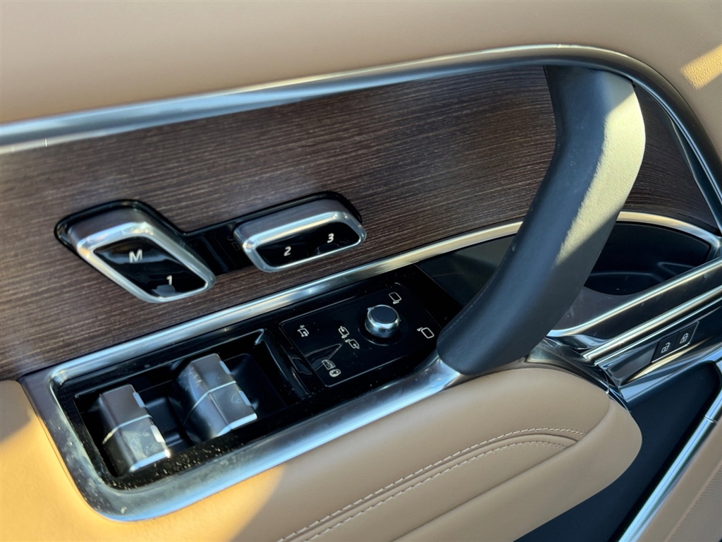 2026 Land Rover Range Rover P400 SE AWD