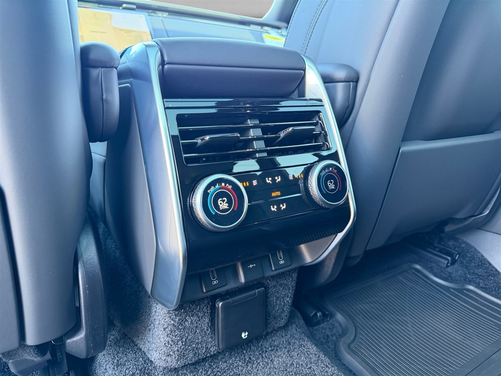 2026 Land Rover Range Rover P400 SE AWD