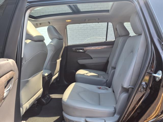 2022 Toyota Highlander Hybrid Platinum