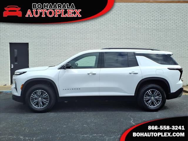 2025 Chevrolet Traverse LT's photo