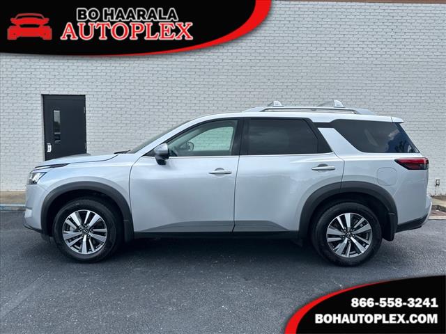 2024 Nissan Pathfinder SL