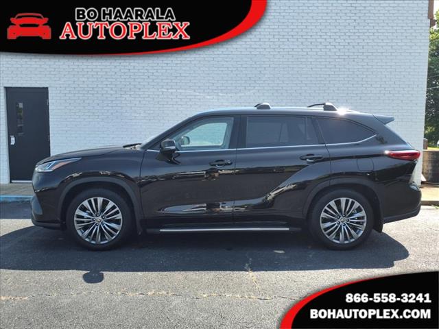 2022 Toyota Highlander Hybrid Platinum